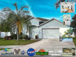 Superior Florida Rentals - Tropical pool getaway